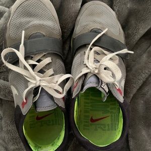 Size 8.5 women’s Nike tennis shoes